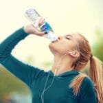 A Importância da Hidratação: Manter-se hidratado é essencial para a saúde. A água ajuda a regular a temperatura do corpo, melhorar a digestão e manter a pele saudável!